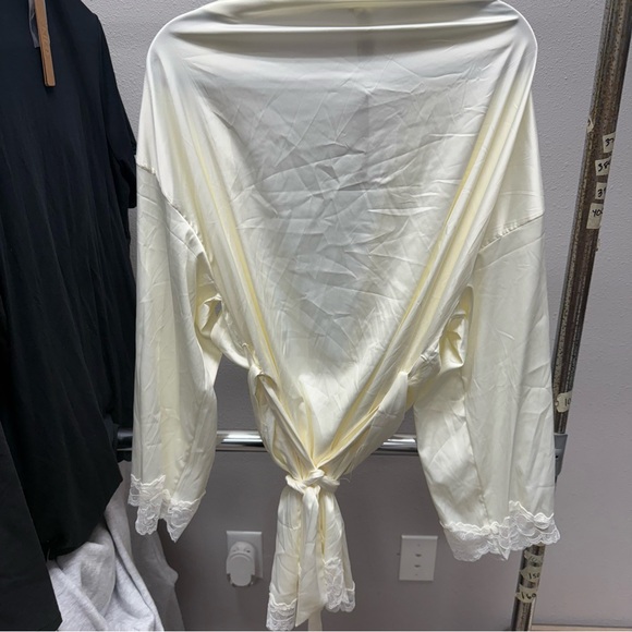 SKIMS skims woven shine lace robe ivory - Picture 7 of 7